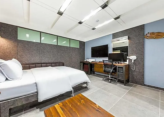 Hotel Bulgwang Xian 2*