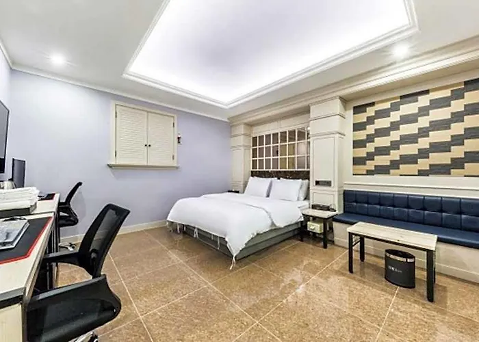 Hotel Bulgwang Xian 2*