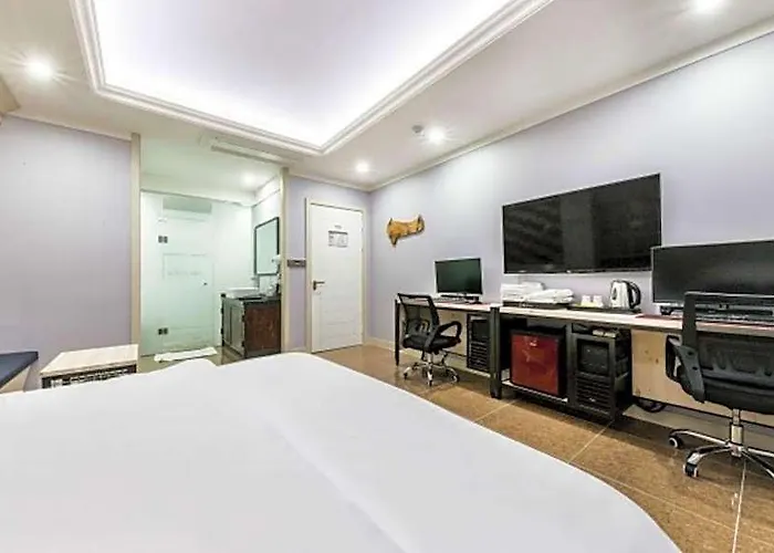 Hotel Bulgwang Xian 2*